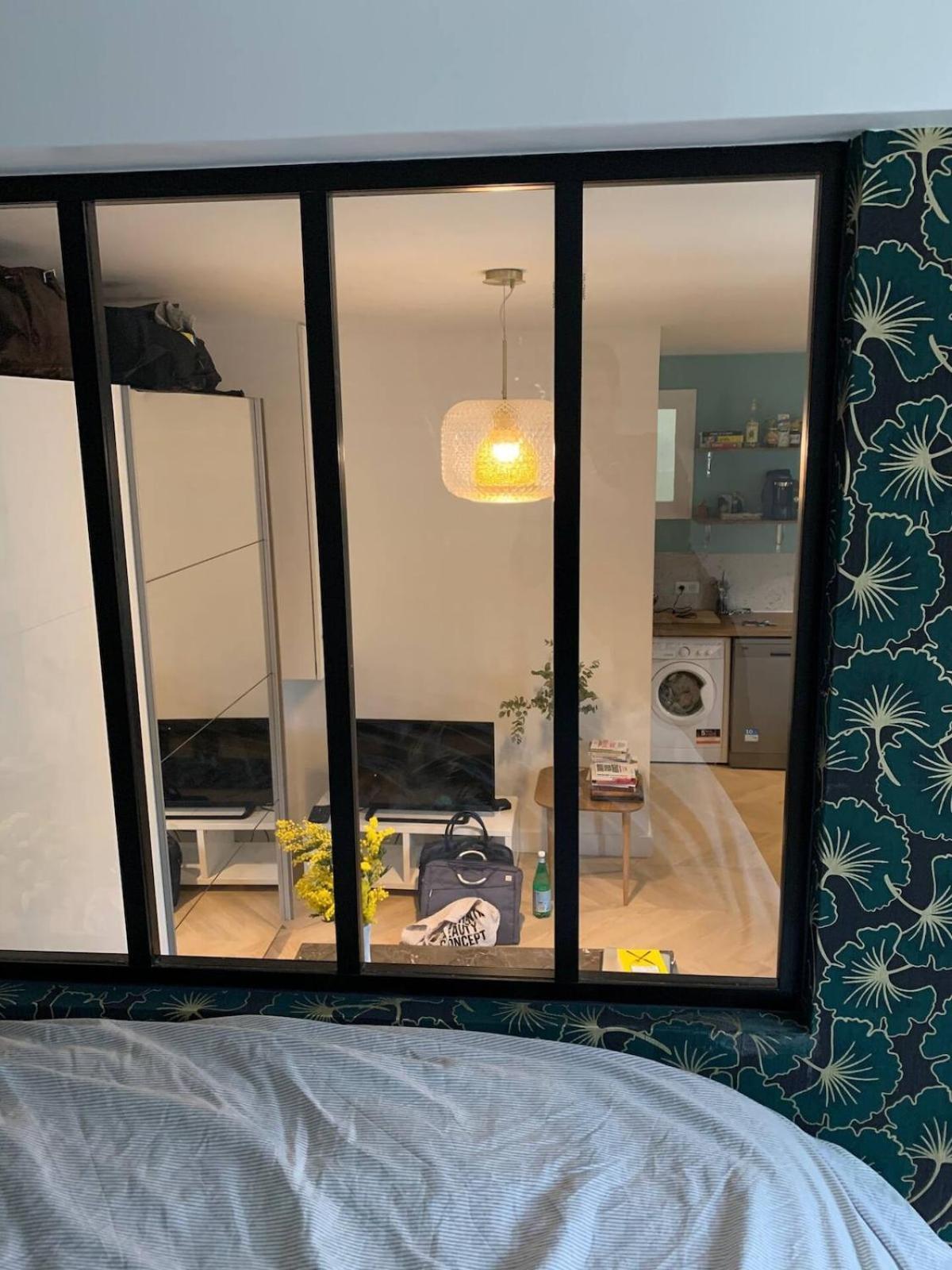New & Cosy Beautiful Close Marais! * Parijs